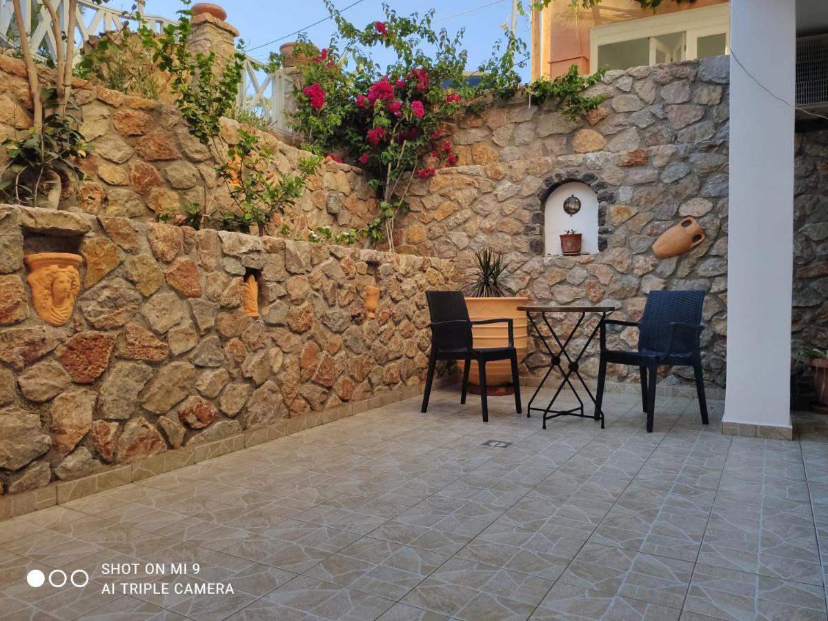 Leonidas Apartments คามารี ภายนอก รูปภาพ